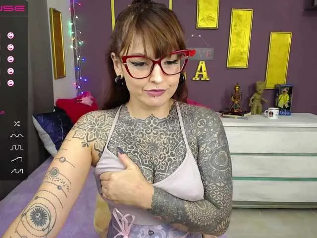 Live sex webcam photo for LolaRouse #287975861