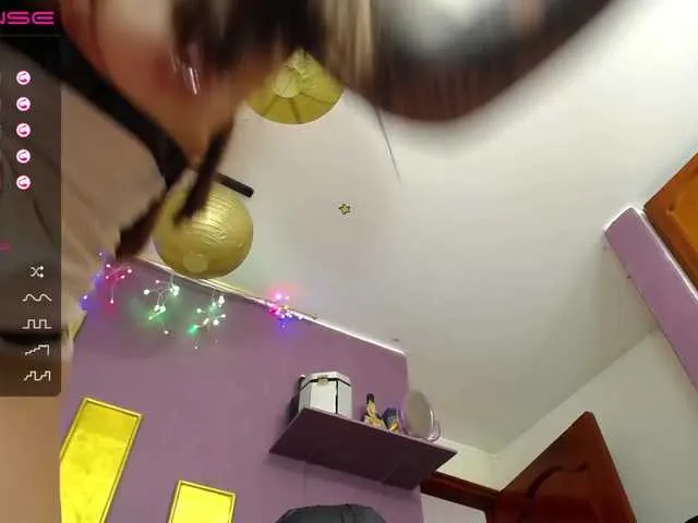 Live sex webcam photo for LolaRouse #287975873