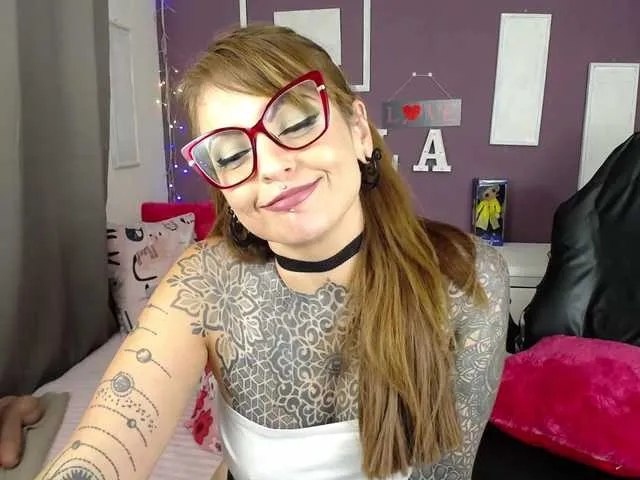 Live sex webcam photo for LolaRouse #287975935