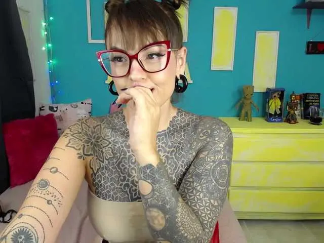 Live sex webcam photo for LolaRouse #287975952