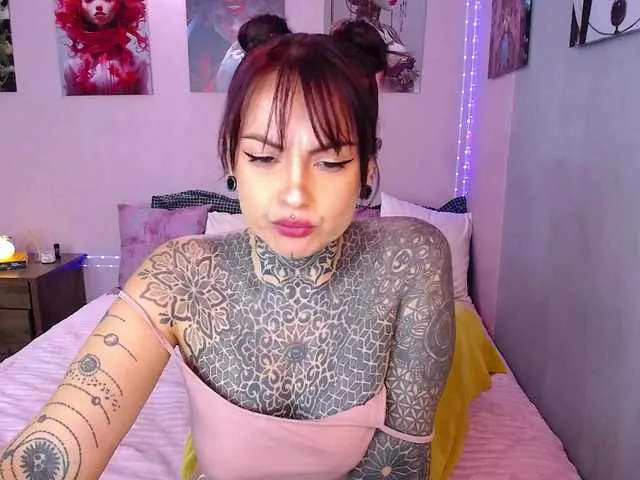 Live sex webcam photo for LolaRouse #291515575