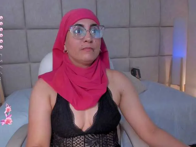 Live sex webcam photo for LolaSweet #290272068