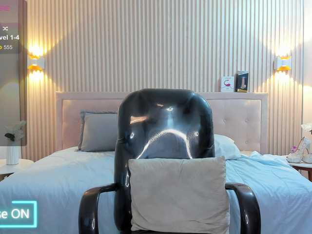 Live sex webcam photo for LolaSweet #290325898