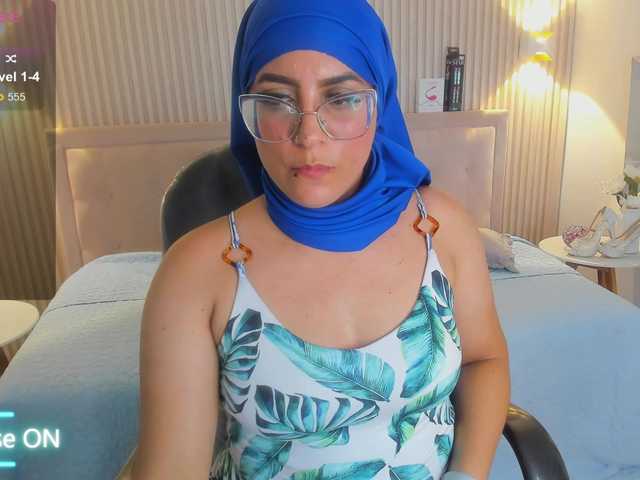 Live sex webcam photo for LolaSweet #290378569