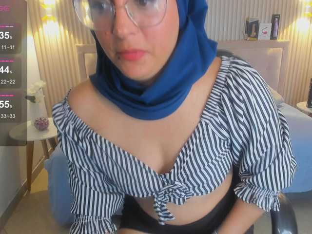 Live sex webcam photo for LolaSweet #290435732