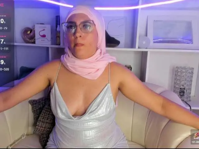 Live sex webcam photo for LolaSweet #290510085