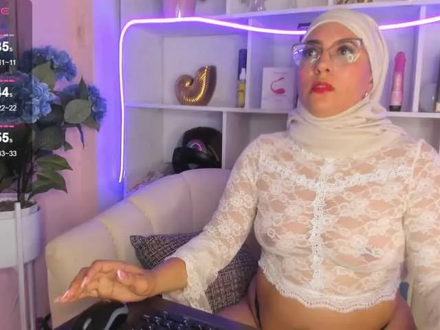 Live sex webcam photo for LolaSweet #290517341