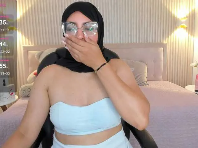 Live sex webcam photo for LolaSweet #290783569