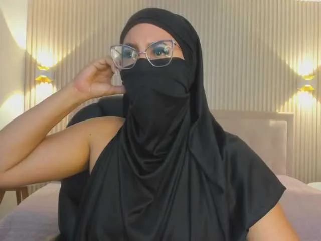 Live sex webcam photo for LolaSweet #291094541