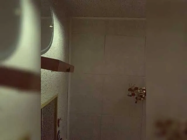 Live sex webcam photo for Lolaley #273425940