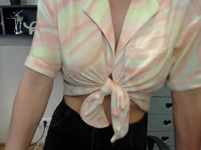 Live sex webcam photo for LolaxFire #274209572