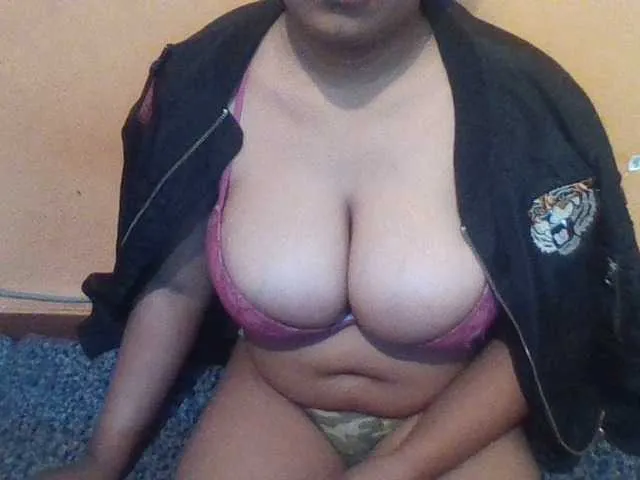 Live sex webcam photo for LoliBonnita #273613105