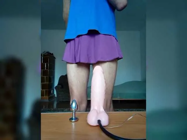 Live sex webcam photo for Lolii111 #290806263