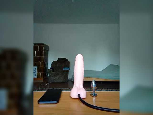 Live sex webcam photo for Lolii111 #291405324