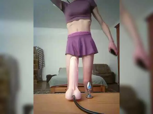 Live sex webcam photo for Lolii111 #293394290