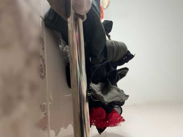 Live sex webcam photo for Lolipops69 #291806387