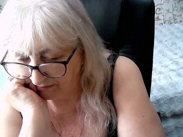 Live sex webcam photo for LolkaAlyss #291790657