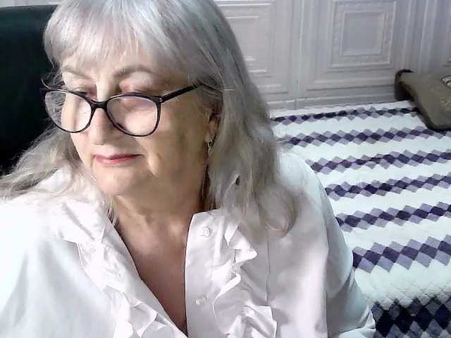 Live sex webcam photo for LolkaAlyss #292344512