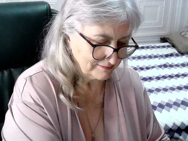 Live sex webcam photo for LolkaAlyss #292353088