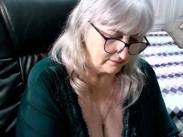 Live sex webcam photo for LolkaAlyss #292365375