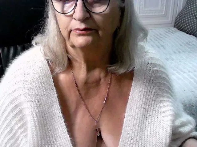 Live sex webcam photo for LolkaAlyss #294213829