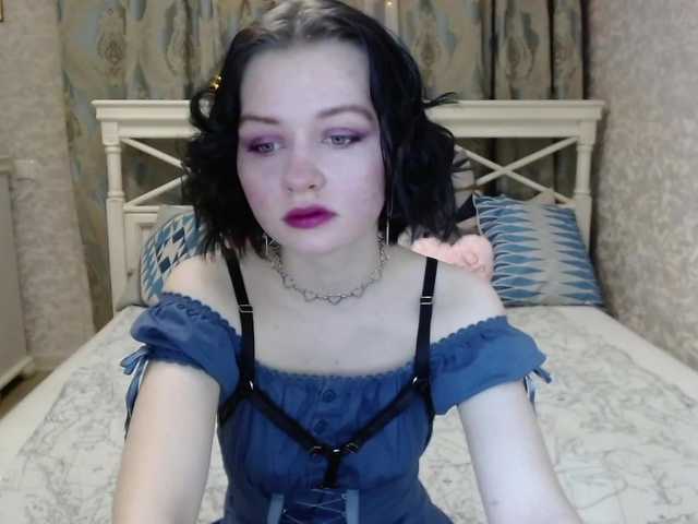 Live sex webcam photo for LollaMerri #272821727