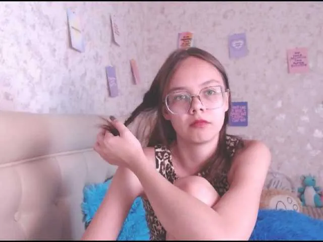 Live sex webcam photo for LollyPolly #291351710