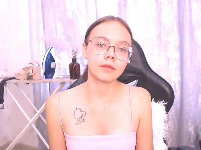 Live sex webcam photo for LollyPolly #291613744