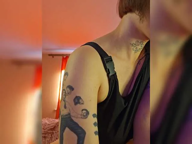 Live sex webcam photo for LolyMolly #275721792