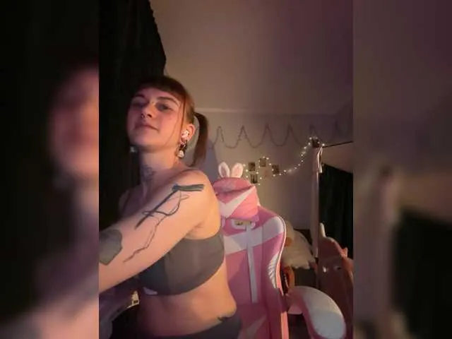 Live sex webcam photo for LolyMolly #290389090