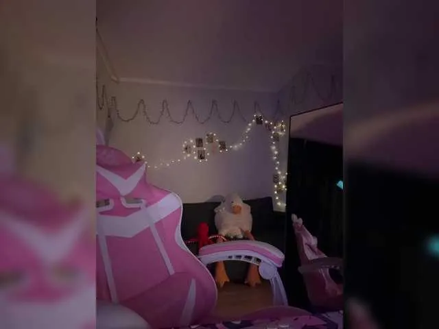 Live sex webcam photo for LolyMolly #290563088