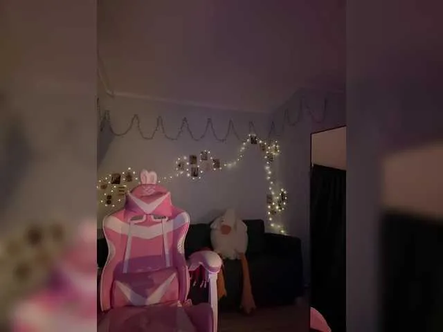 Live sex webcam photo for LolyMolly #290577459