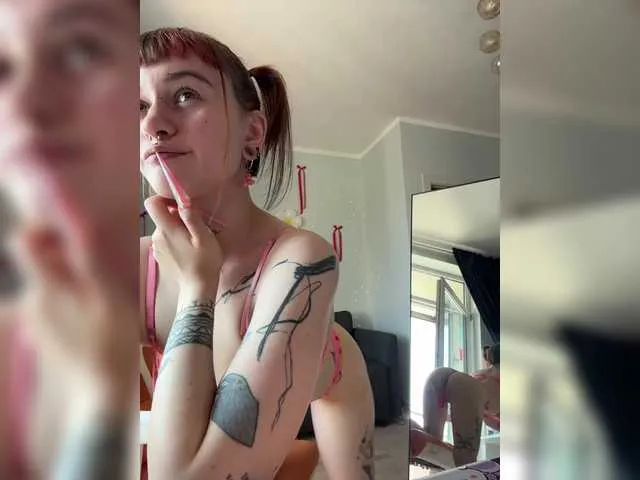Live sex webcam photo for LolyMolly #291378024