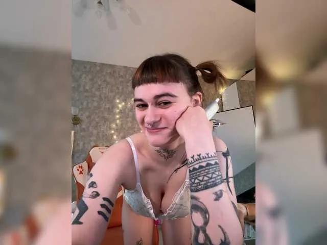 Live sex webcam photo for LolyMolly #292081868