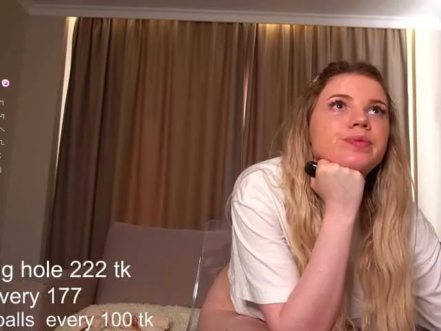 Live sex webcam photo for Lolypop19 #277751259