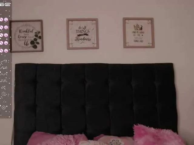 Live sex webcam photo for Lolyscute #275470328