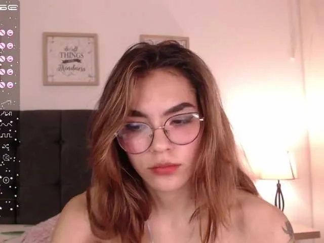 Live sex webcam photo for Lolyscute #275538319