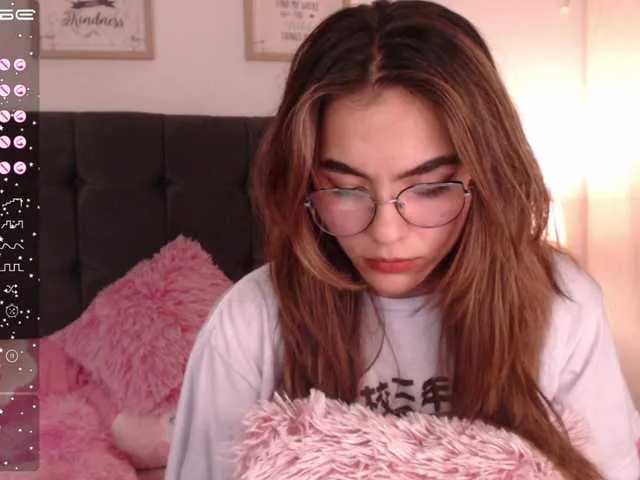 Live sex webcam photo for Lolyscute #275548300