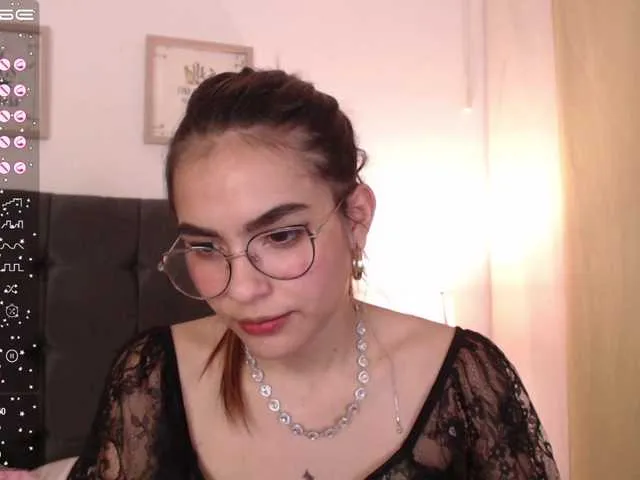 Live sex webcam photo for Lolyscute #275564535