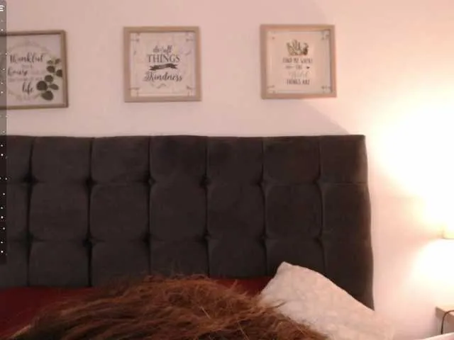 Live sex webcam photo for Lolyscute #275578213