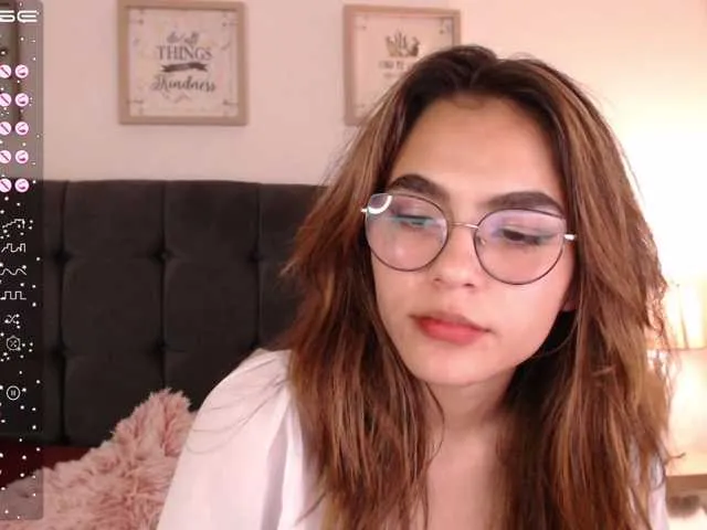 Live sex webcam photo for Lolyscute #275610094
