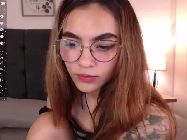 Live sex webcam photo for Lolyscute #275695344