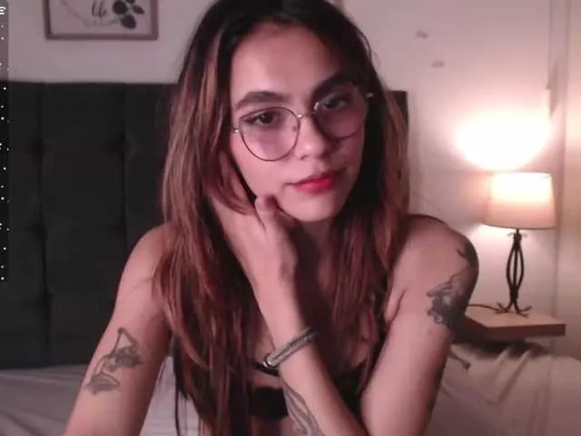 Live sex webcam photo for Lolyscute #275820553