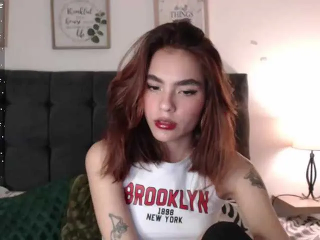 Live sex webcam photo for Lolyscute #275896920
