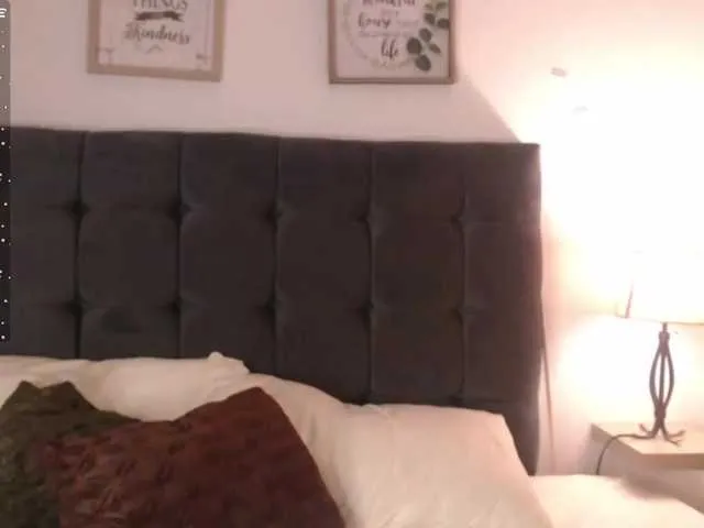 Live sex webcam photo for Lolyscute #275936620