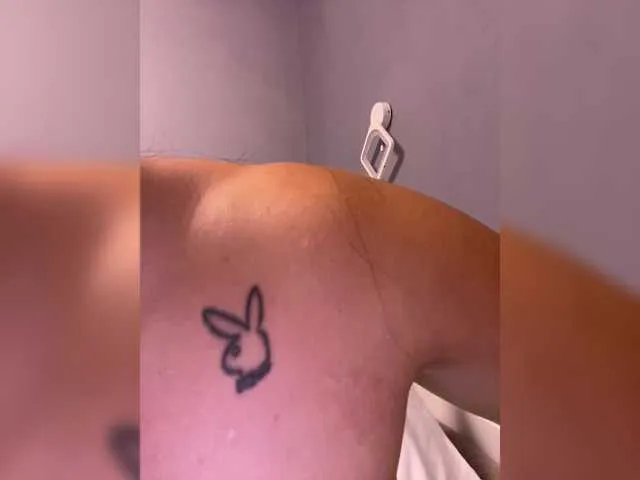 Live sex webcam photo for LonelyNasty1 #292085880