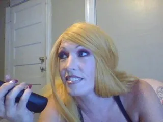 Live sex webcam photo for LonnieLove #184257201