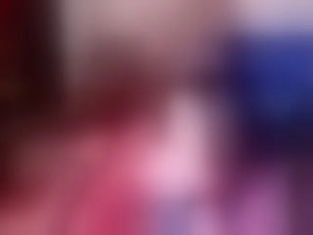 Live sex webcam photo for Lora-4 #293596639