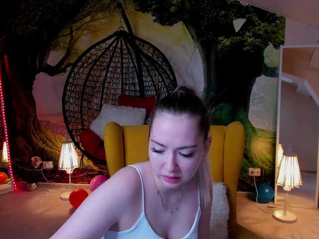 Live sex webcam photo for LoraLark #276772482