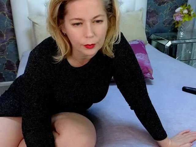 Live sex webcam photo for LoraMiss #290407611